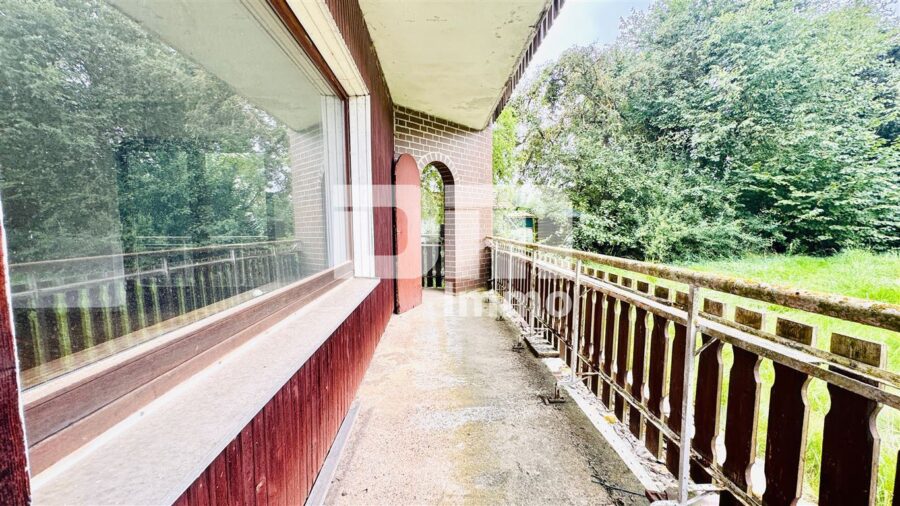 (R)eserviert!Geräumiges 1 bis 2 Familienhaus mit gigantischem Grundstück und Doppelgarage - EG Balkon